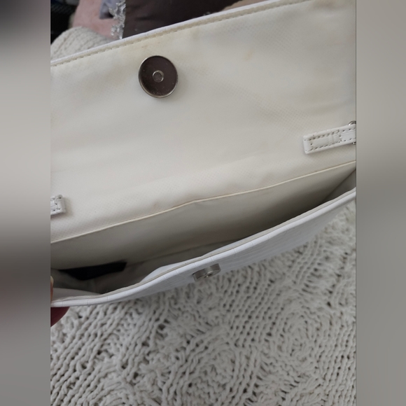 Guess Crossbody Purse - Picture 5 of 8